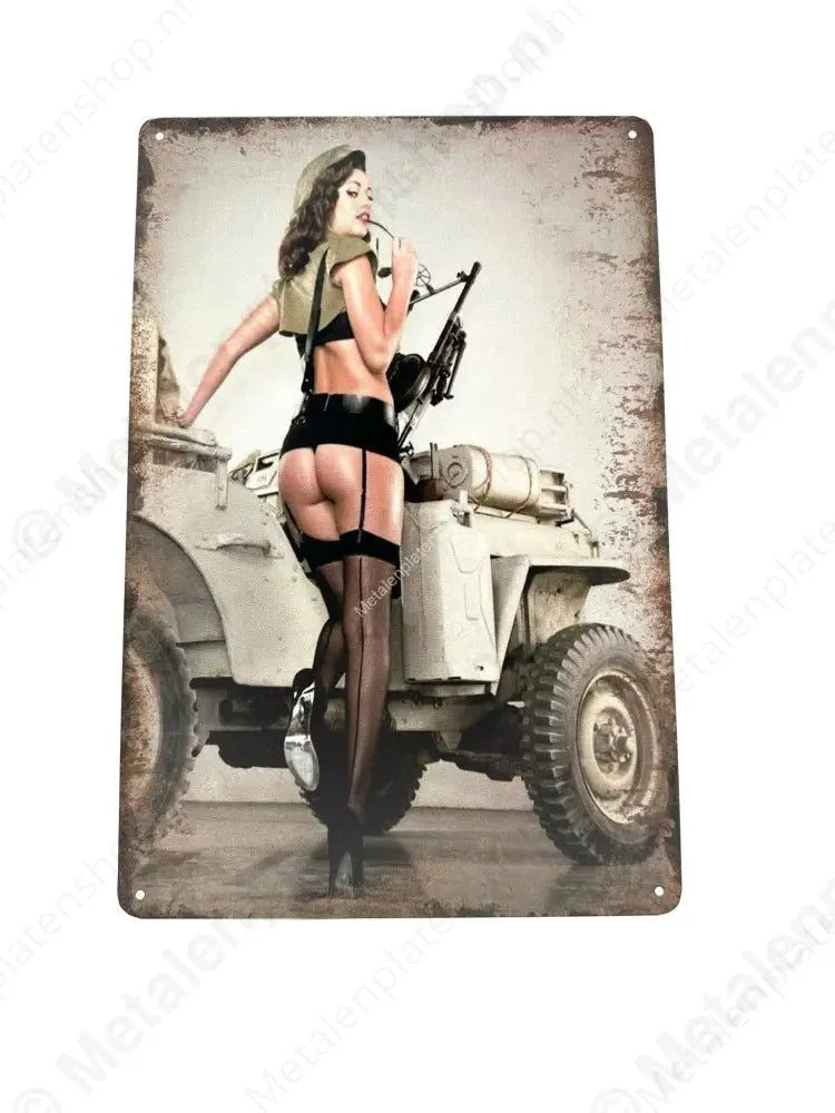 Vrouw met legervoertuig - Metalen Wandbord Metaalbord